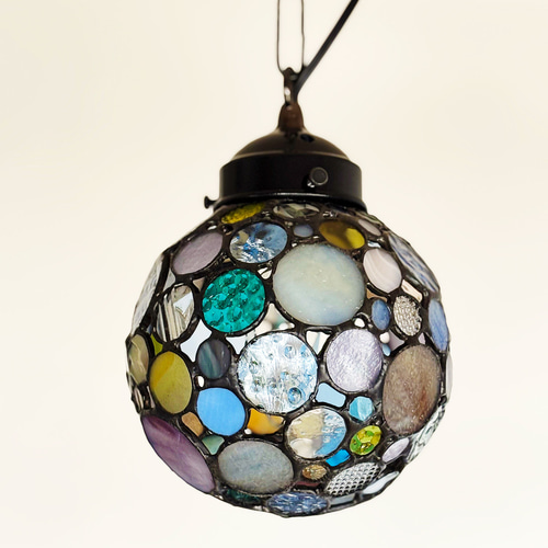 まるいガラスを散りばめたステンドグラスの吊り下げランプ シーリング