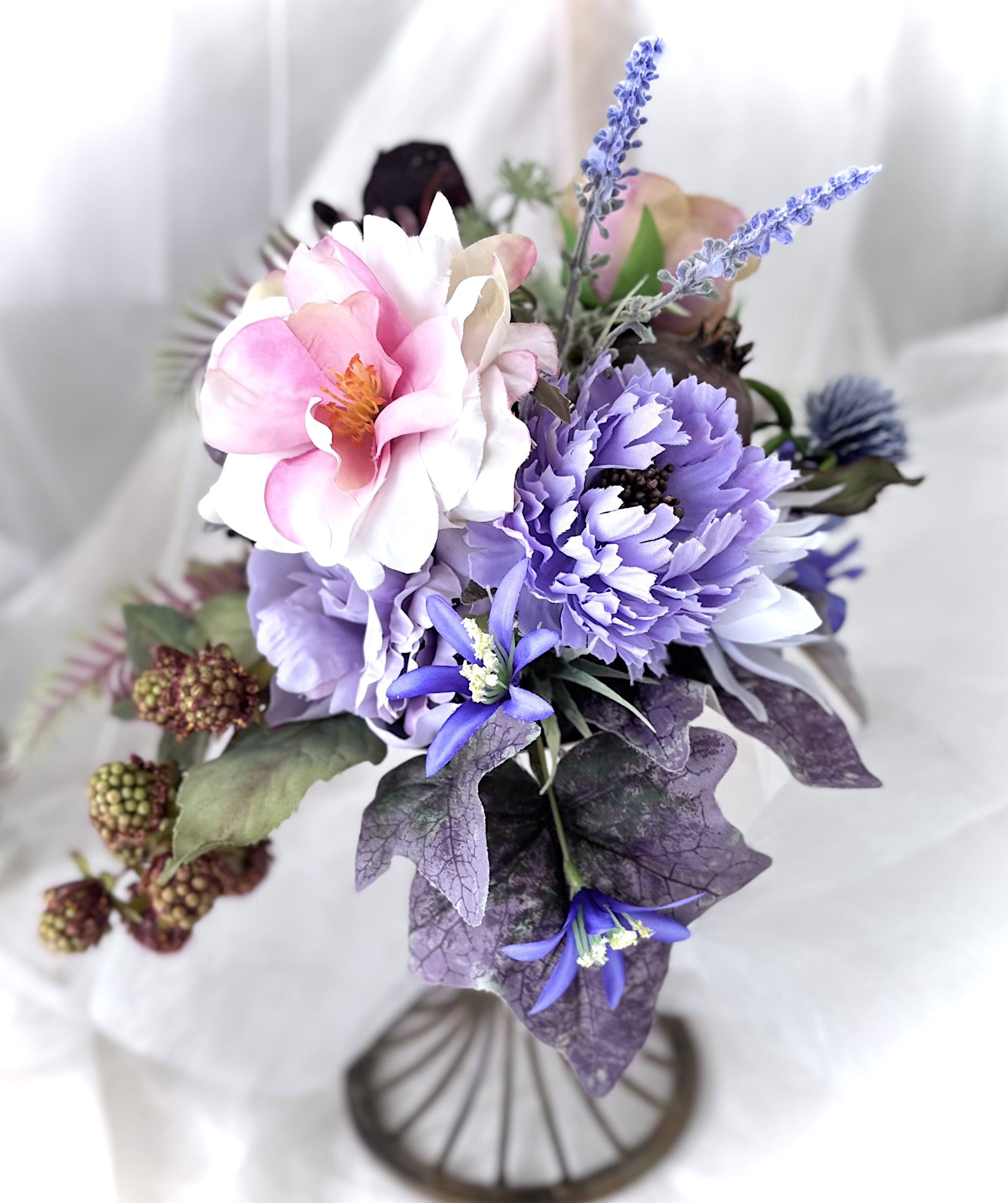 紫から大人ピンクのスタンドアレンジ《アーティフィシャルフラワー》