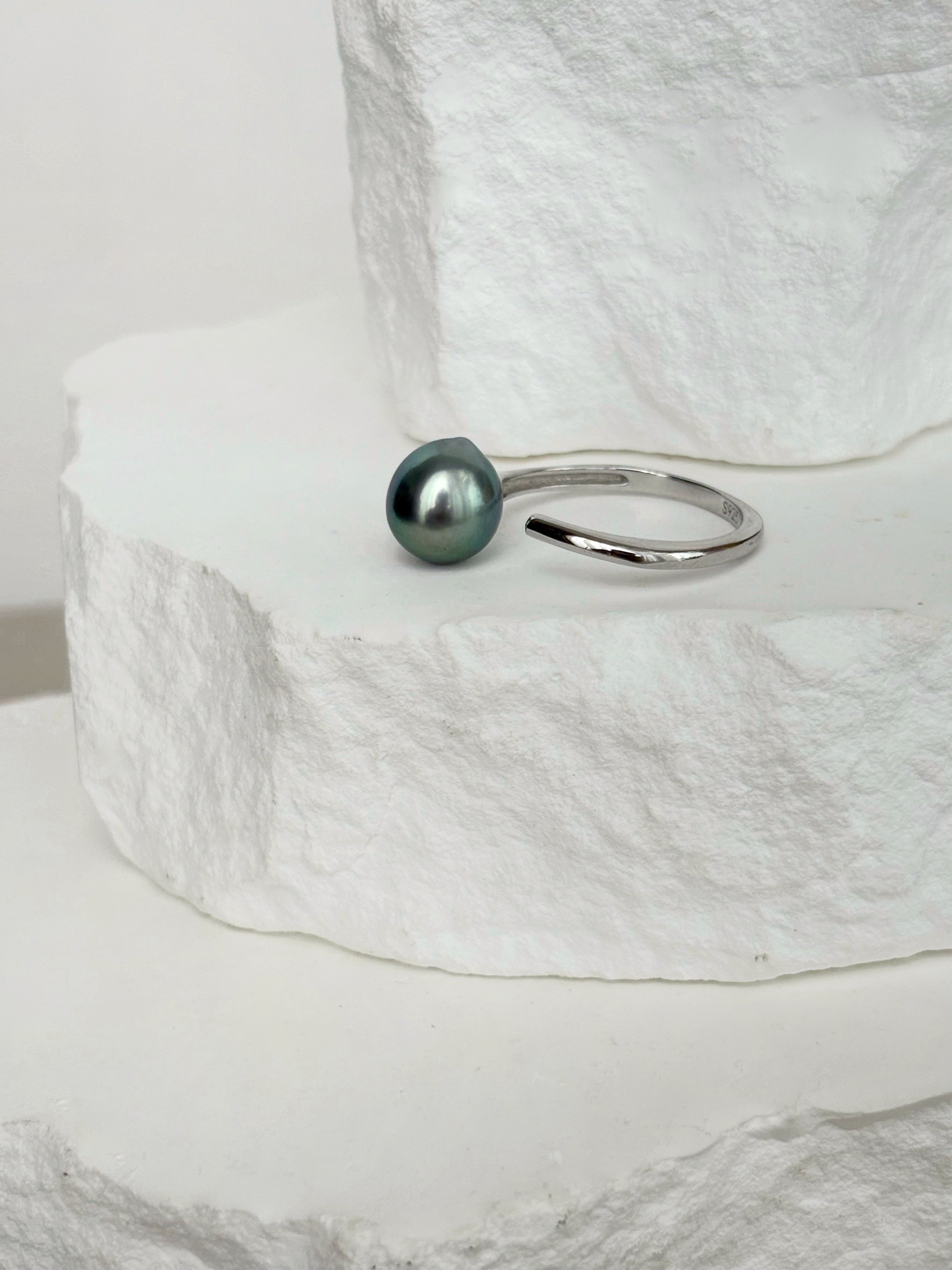 【10%OFF】:【1点もの】silver925 黒蝶真珠のスクエアオープンリング　ニュアンスリング　指輪バロックパール