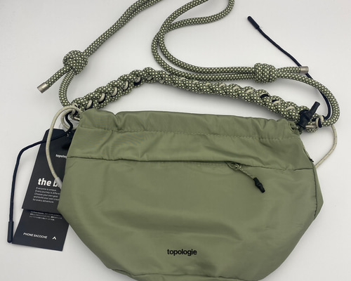 新品未使用topologie トポロジー ショルダーバッグ モス Large スタイリッシュで機能的な〈トポロジー〉の秋冬新作バッグが登場 | LEE