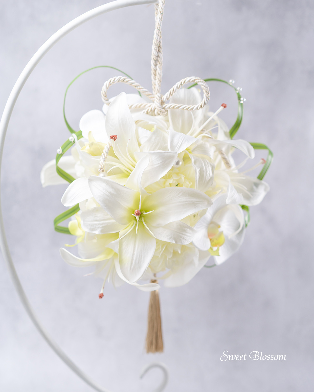 【オーダーメイド】カサブランカと胡蝶蘭のボールブーケ