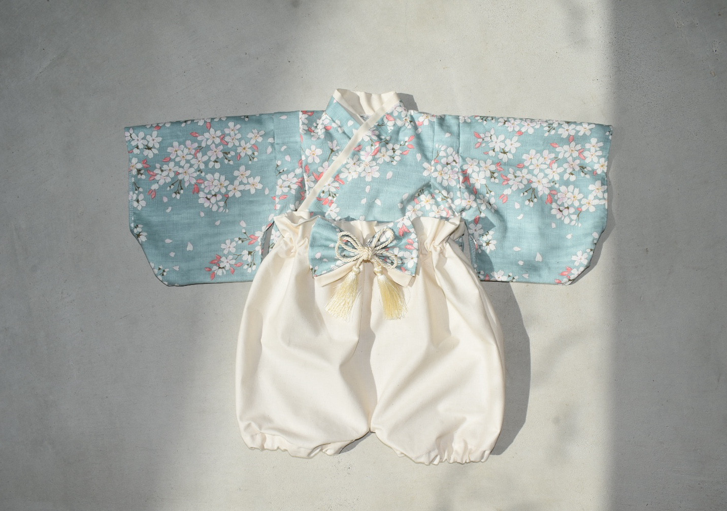 ベビー袴　和柄コットン生地　うす青磁　お食い初め　お宮参り　百日祝い　ハーフバースデー　七五三　初節句