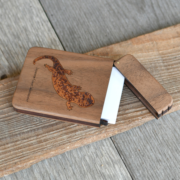 木製名片夾“大鯢” 第4張的照片