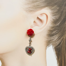 テディベアと薔薇と十字架のイヤリング・赤 3枚目の画像