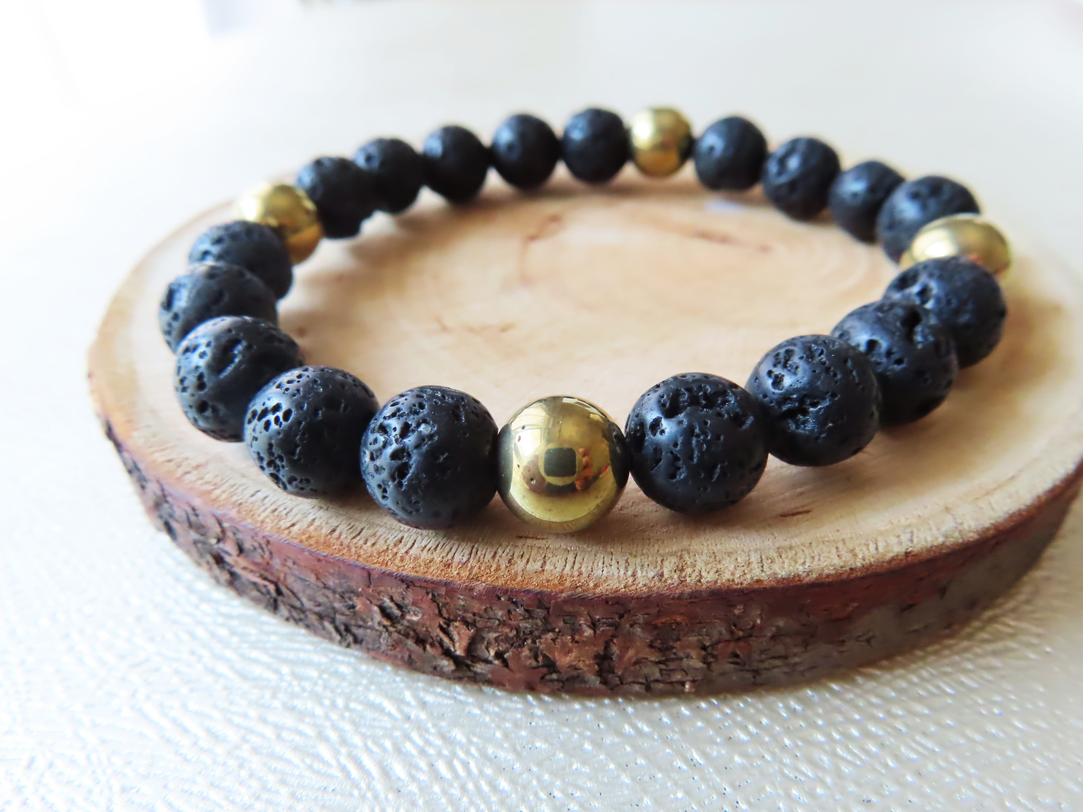漆黒のラバーストーン＆ゴールデン水晶　ブレスレット　「ヴォルカニック・グロウ」