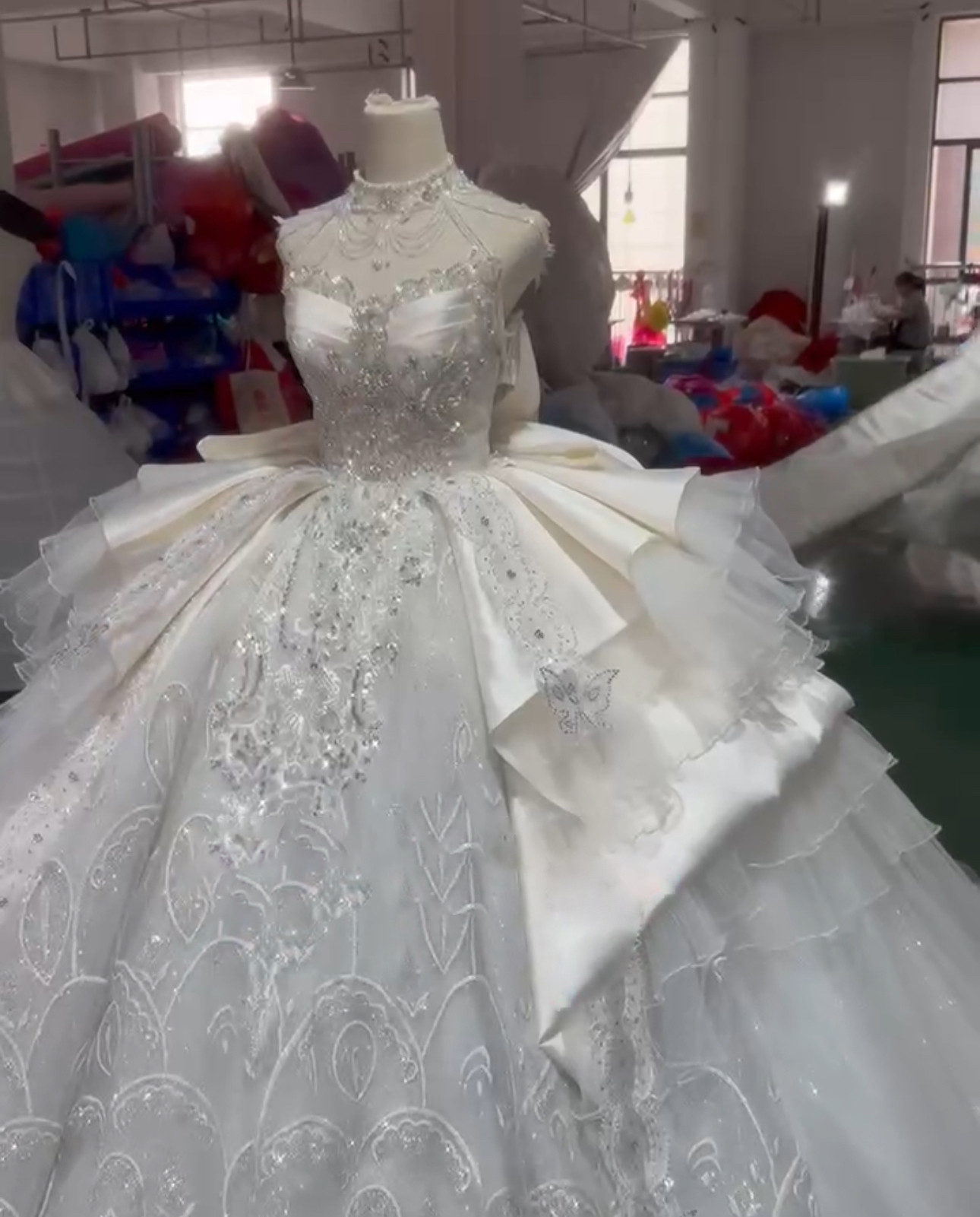 お買い得　ホルターネック　取り外し可能お袖　チュールサテン　ウェディングドレス可愛い　本命ドレス制作ブライダルお呼ばれ