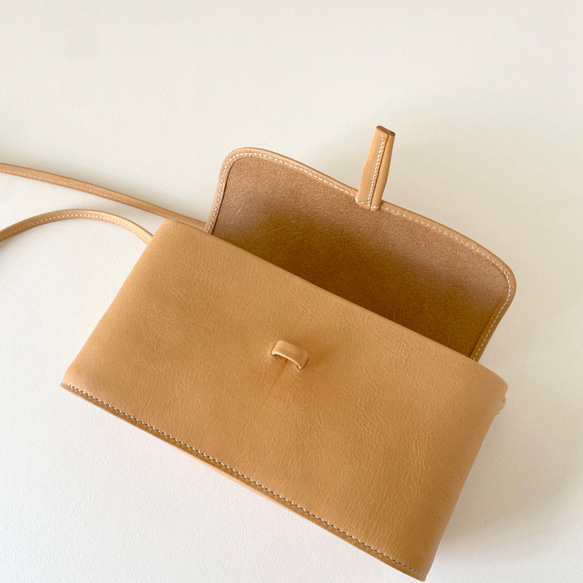 ベルト留めの本革ポシェット（その5）／イタリアンレザー生成りヌメ 10枚目の画像