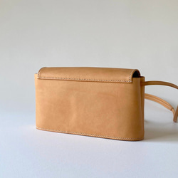 ベルト留めの本革ポシェット（その5）／イタリアンレザー生成りヌメ 4枚目の画像