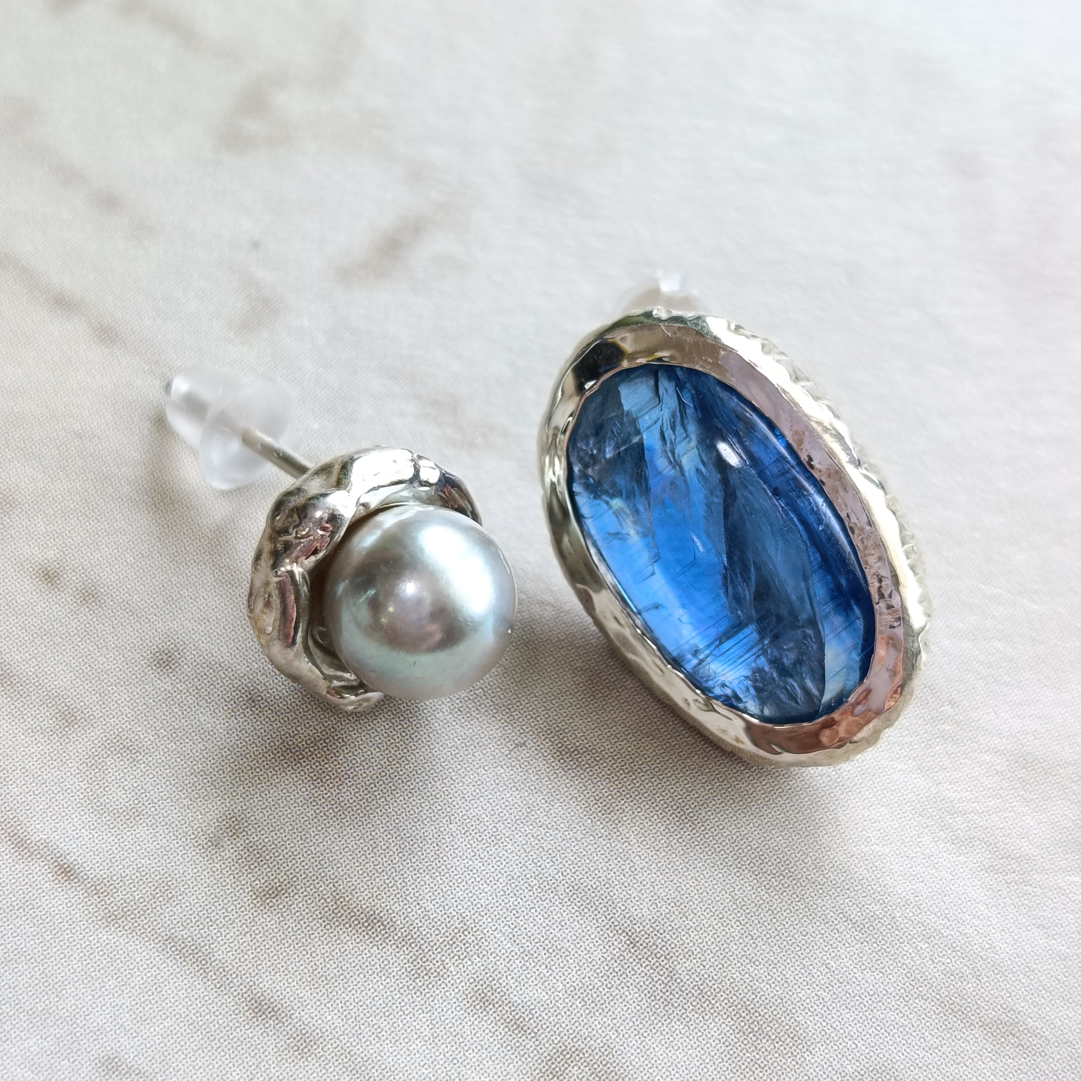 ［SV925］Souju-蒼珠- ピアス カイヤナイト　アコヤ真珠　パール　鎚目　グランディディエライト　バイカラー　青