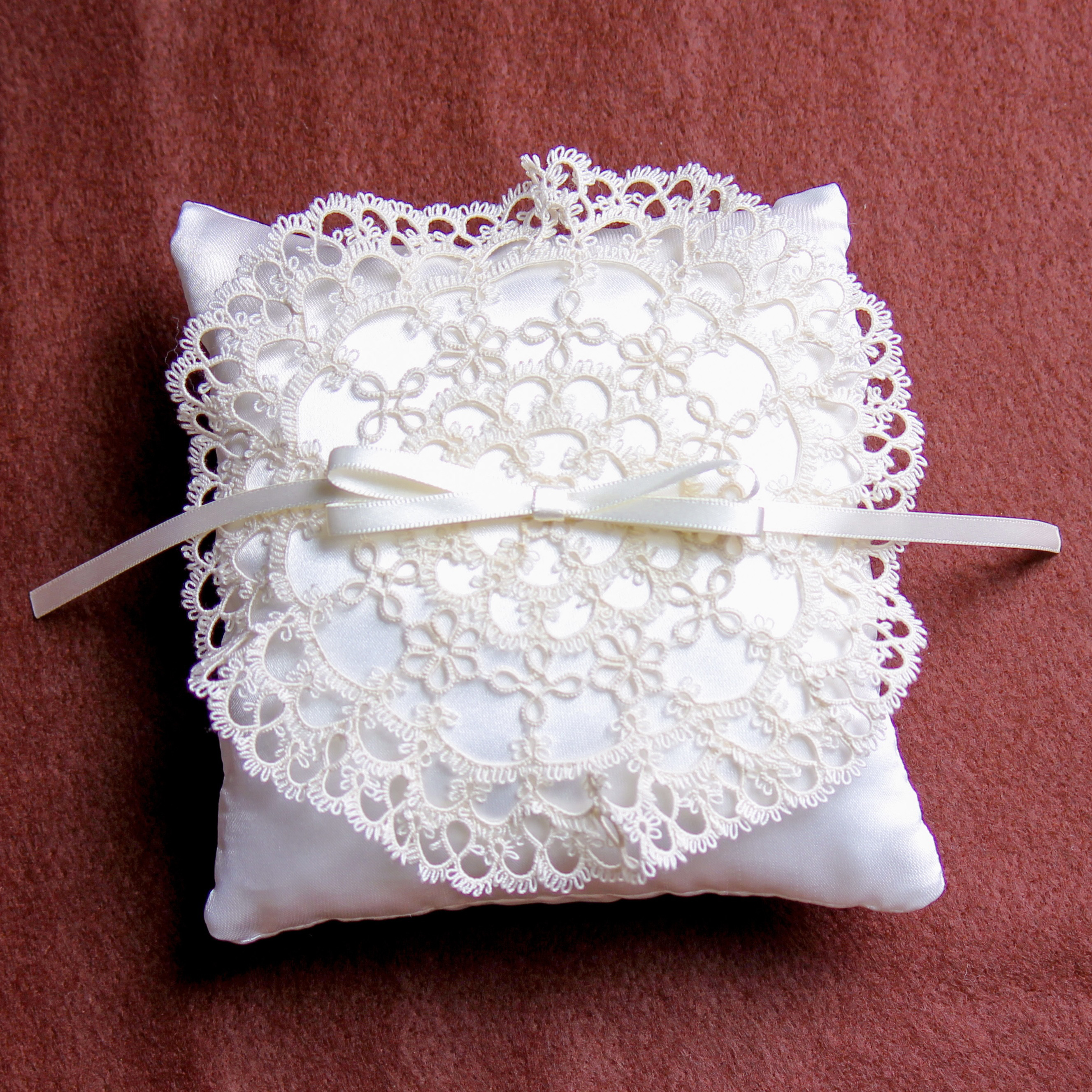 お花畑のリングピロー（タティングレース／リングピロー／糸：きなり）