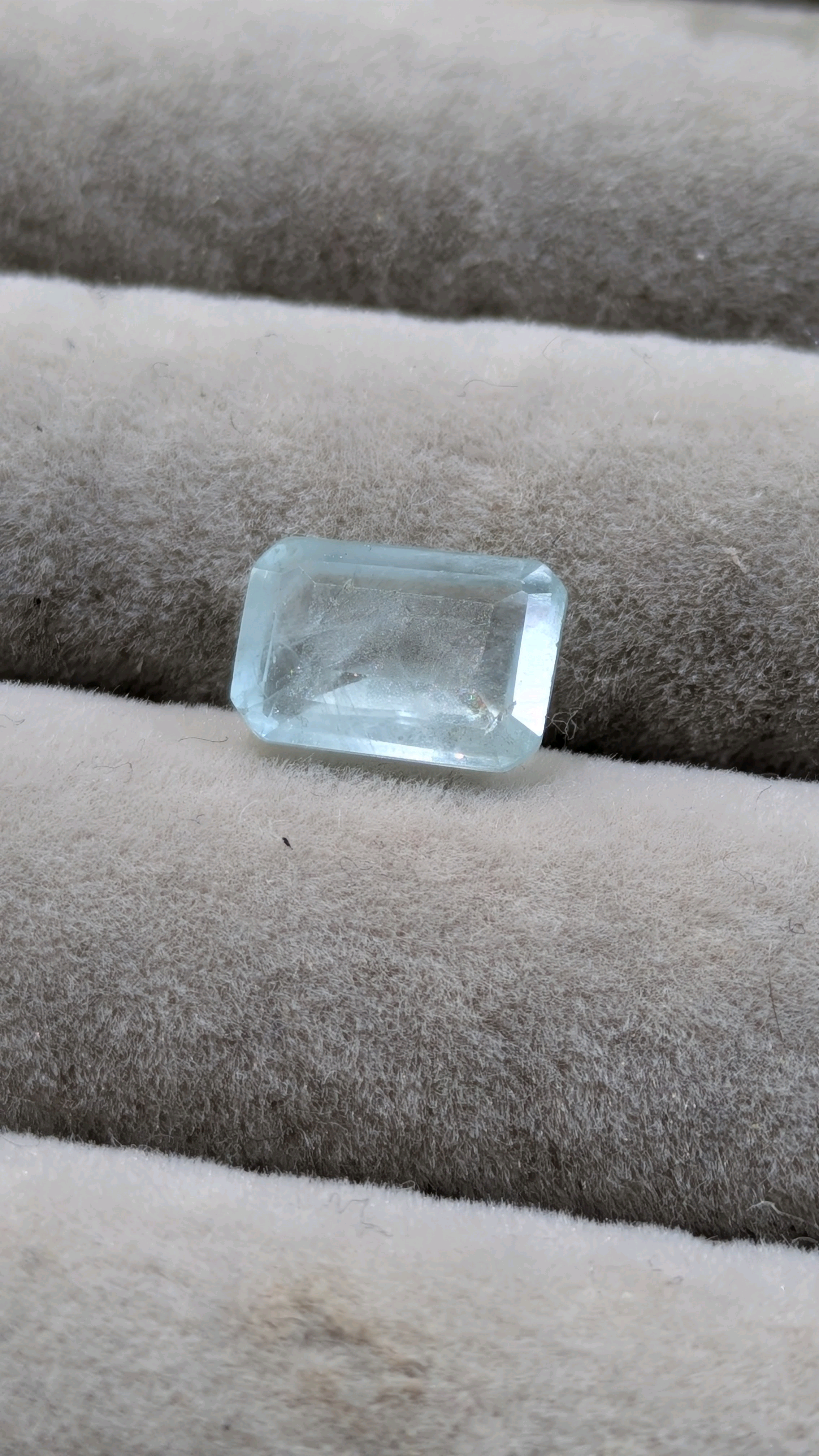【3月誕生石】アクアマリンサンストーン 7×9.3mm (1.75ct) レクタングルファセット 無処理 インド産