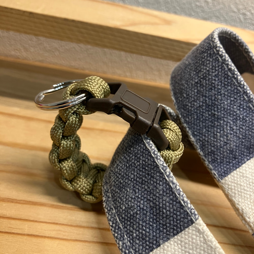 195・紛失防止に自転車鍵用パラコードミニミニブレスレット型