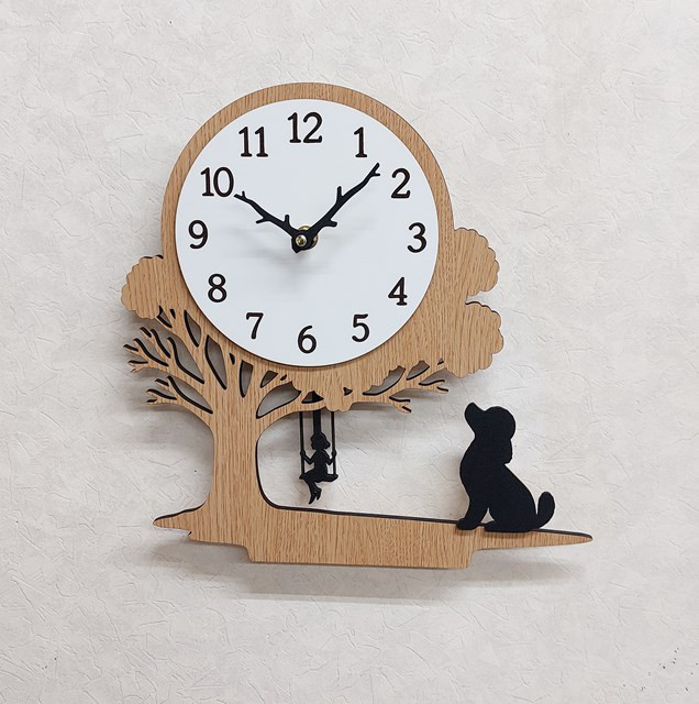 犬種や猫が選べる　ブランコの女の子 振り子時計  スタンド付き置き時計可／犬種や猫選択／名入れ