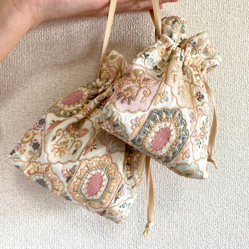 インド刺繍生地　ポーチ インド・インド刺繍生地 ポーチ・いちご柄 ベージュ系 ポーチ aco-mi