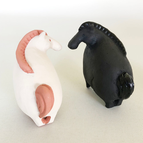 受注制作]2026年干支 午うま（素焼き・黒陶の馬 置物） その他置物