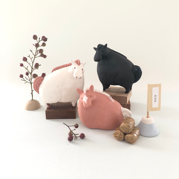 受注制作]2026年干支 午うま（素焼き・黒陶の馬 置物） その他置物