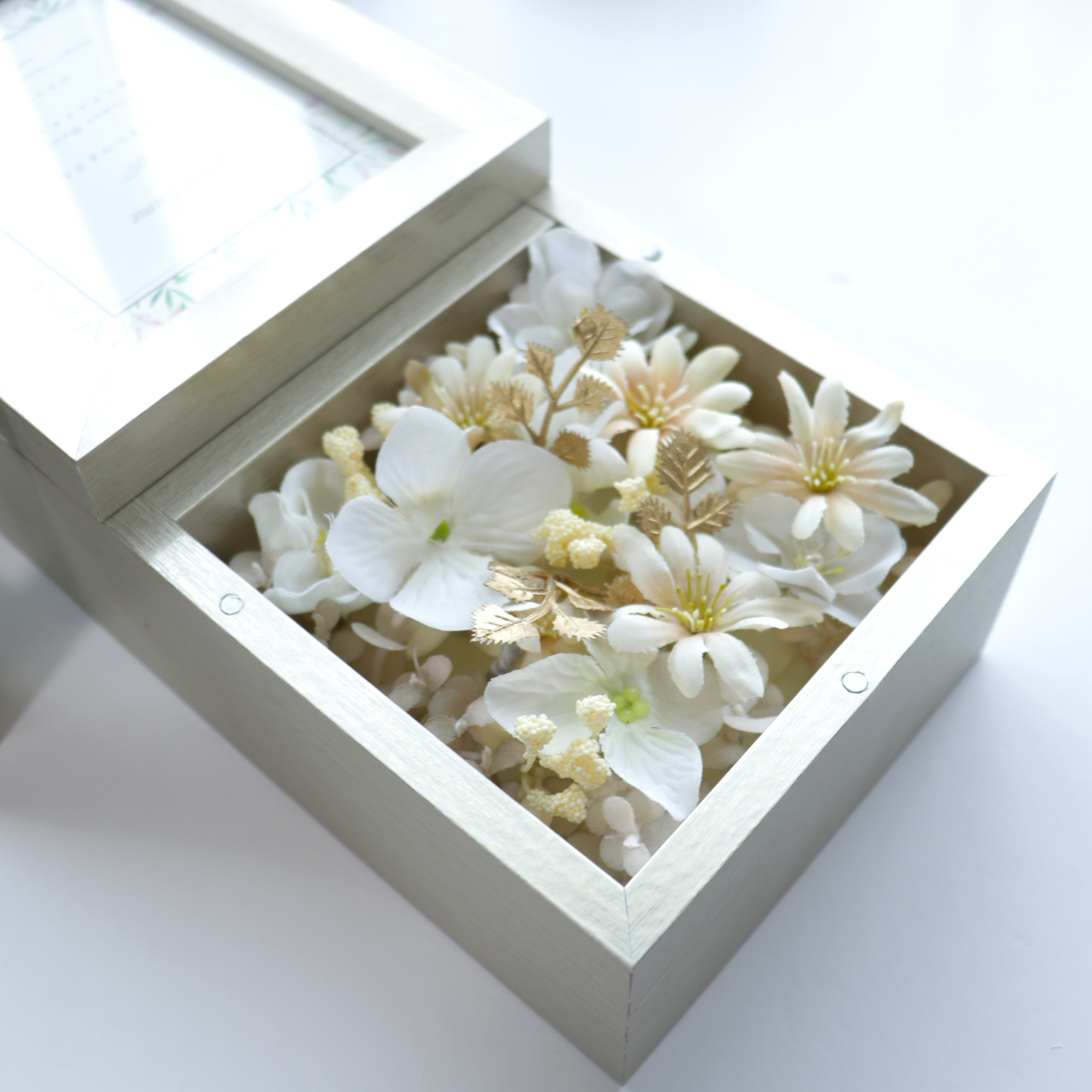 【送料込み】　フォトフレーム（メモリーボックス付）　White flower（北海道・沖縄のみ別途送料）