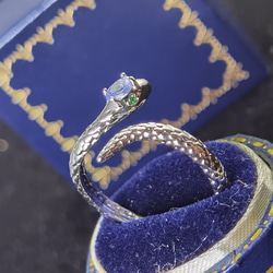 緑眼「幸運を呼ぶ蛇」天然*タンザナイト　フォックリング　つけっぱなしOK 5枚目の画像