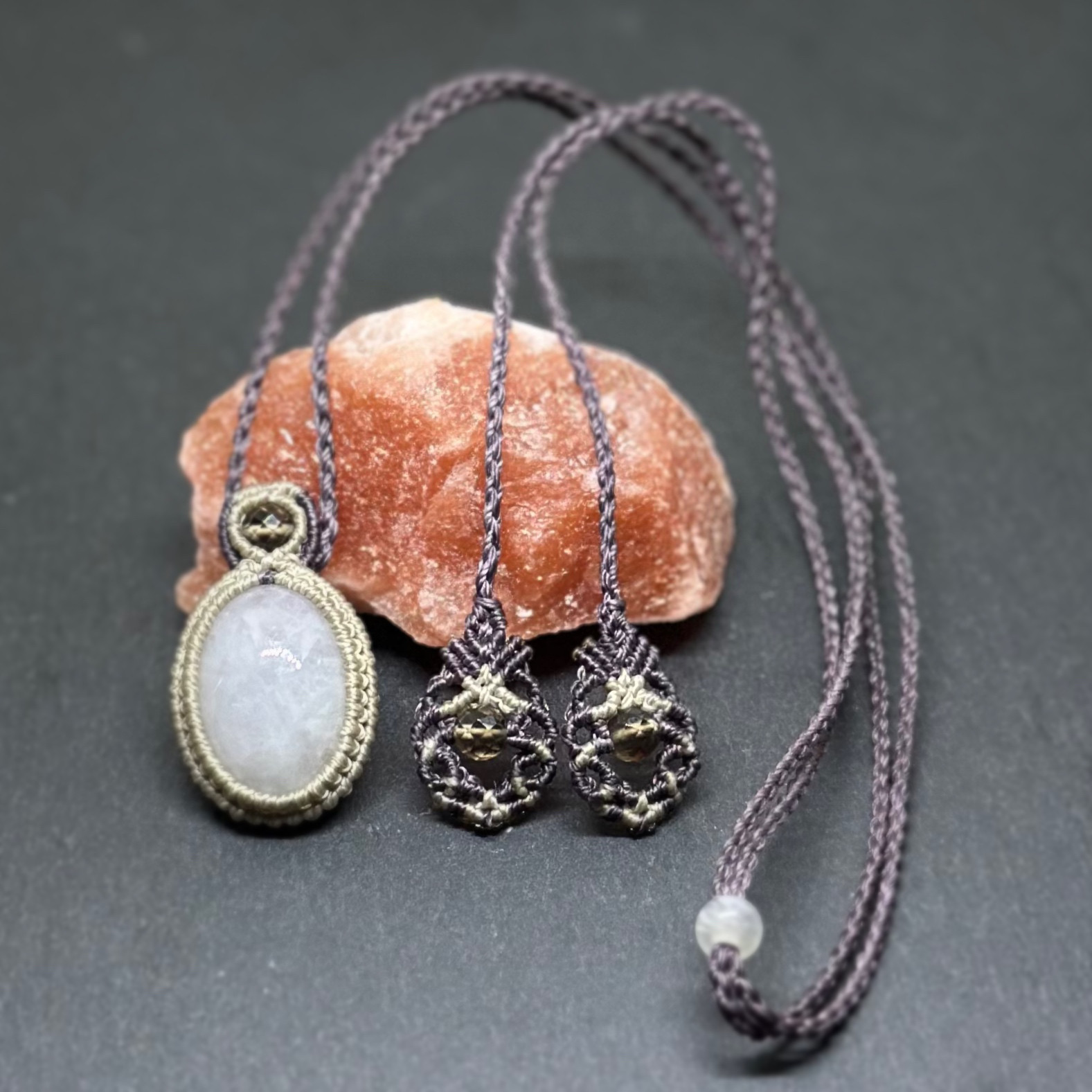 ラベンダー翡翠（ラベンダージェダイト）のペンダント