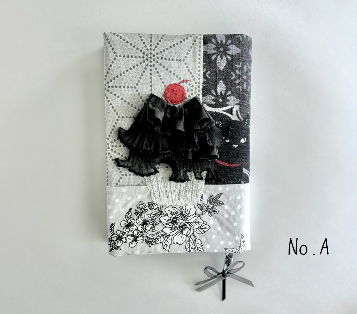 和洋折衷ブックカバー 文庫サイズ ｜フリルカップケーキ Series Black