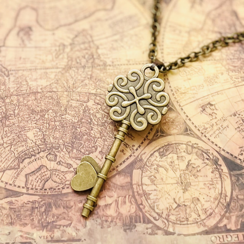 薔薇の鍵ペンダント・フォグブルー ネックレス・ペンダント Rosenengel