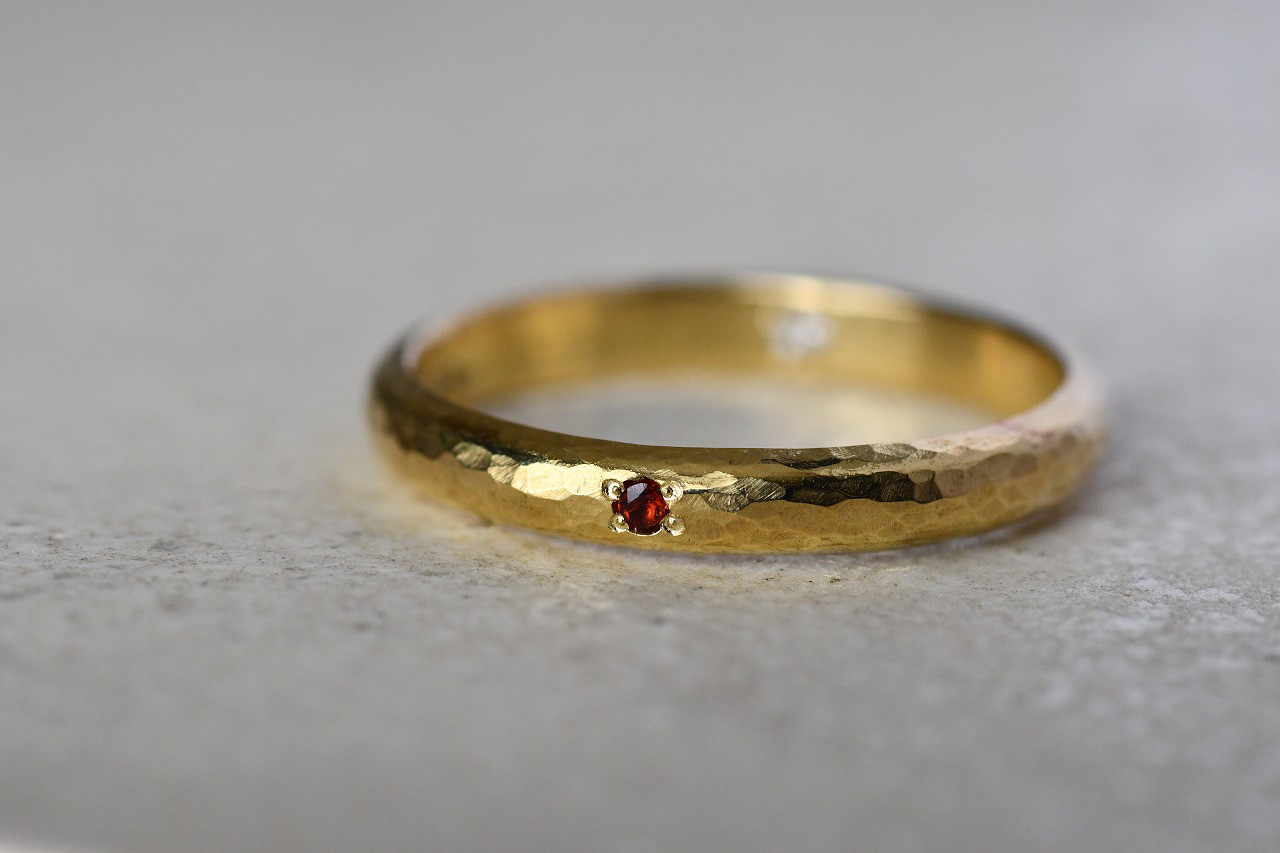 古色と光たち～ガーネット・ブルームーンストーン～