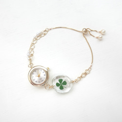 幸せをよぶ四つ葉のクローバーのブレスレットウォッチ 1枚目の画像