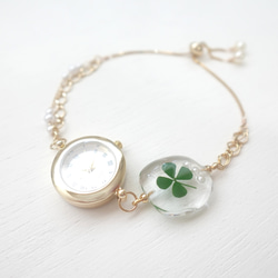 幸せをよぶ四つ葉のクローバーのブレスレットウォッチ 3枚目の画像