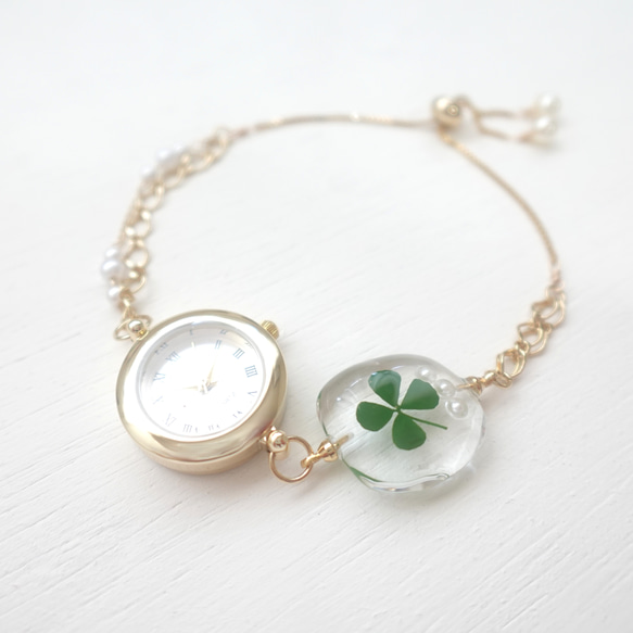 幸せをよぶ四つ葉のクローバーのブレスレットウォッチ 3枚目の画像