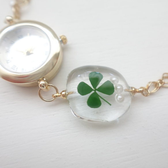 幸せをよぶ四つ葉のクローバーのブレスレットウォッチ 4枚目の画像