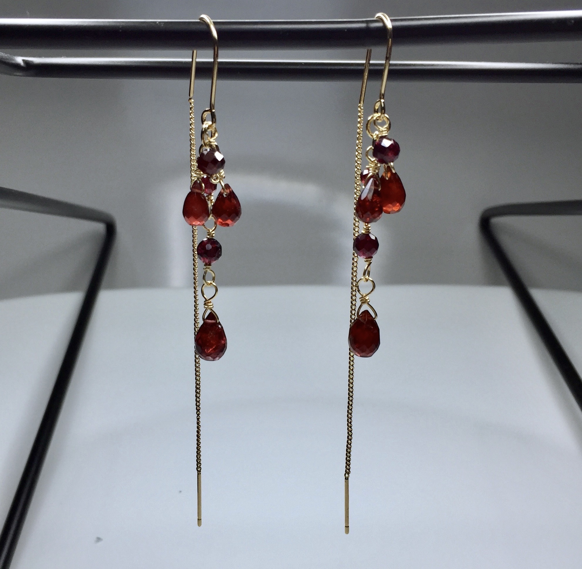 14KGF チェーンピアス　モザンビークガーネット雫のチェーンフックピアス 4,240円