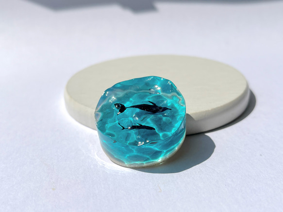 クジラの置物(濃いコバルトブルー) / インテリア / 波 / オブジェ 1枚目の画像