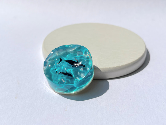 クジラの置物(濃いコバルトブルー) / インテリア / 波 / オブジェ 2枚目の画像