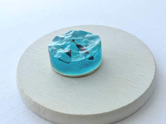 クジラの置物(濃いコバルトブルー) / インテリア / 波 / オブジェ 9枚目の画像