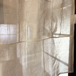 風と光をまとう 薄手の白リネン(90×90㎝） 8枚目の画像