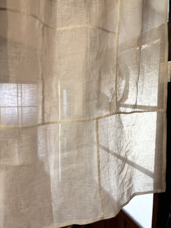 風と光をまとう 薄手の白リネン(90×90㎝） 8枚目の画像