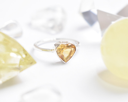 レモン色に輝く黄水晶シトリンのハートのシルバーリング シルバー925