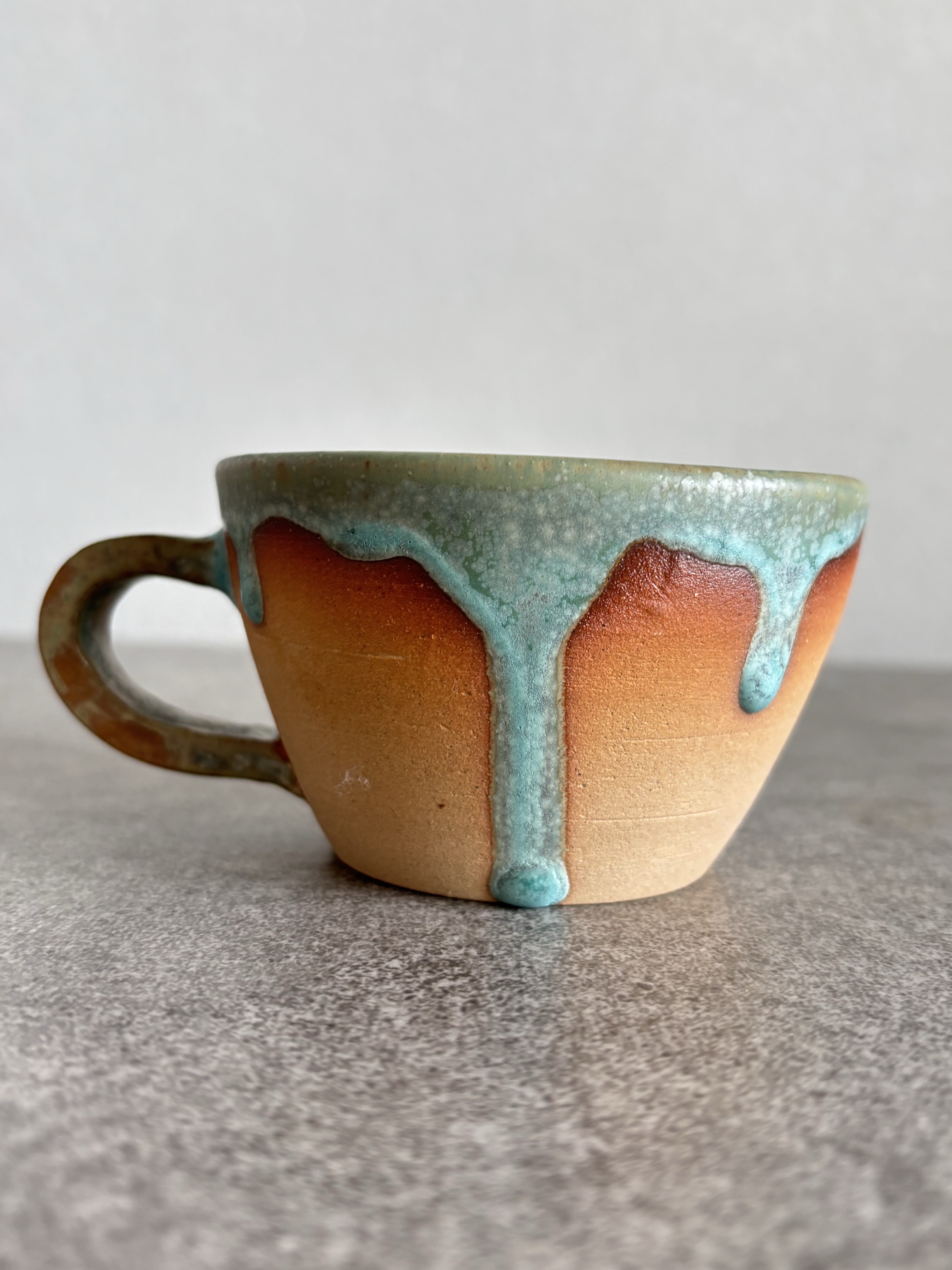 コーヒーカップ　エメラルドグリーン　釉薬垂れ　CE-1