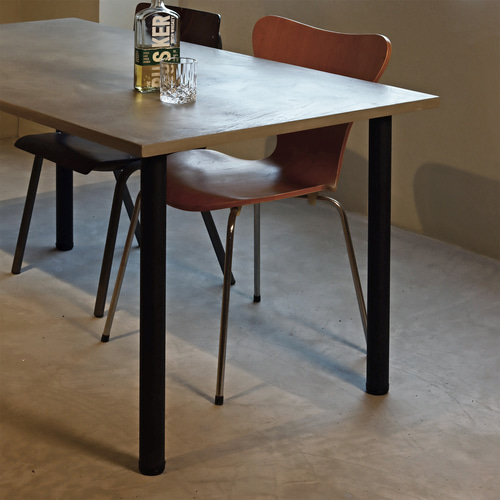 ダイニングテーブル｜横幅150cm｜奥行80cm｜薄塗りモルタル｜デスク ダイニングテーブル｜ライトグレー｜横幅150cm｜奥行80cm｜脚タイプ③