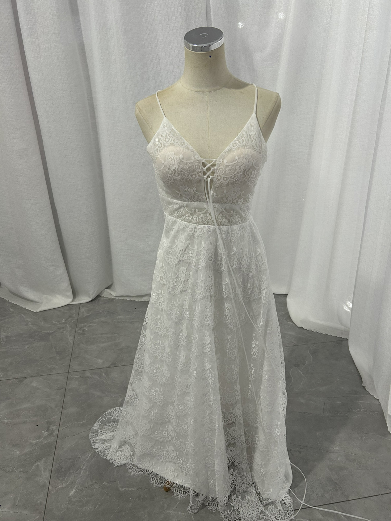 華やか    贅沢な総レース    キャミソール    ウエディングドレ　結婚式　前撮り　披露宴