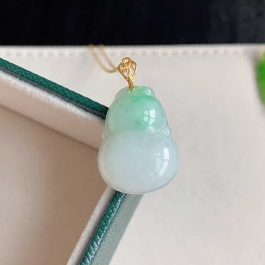 A貨　天然　翡翠 ヒスイ   本ヒスイ  葫蘆　ペンダント　k18