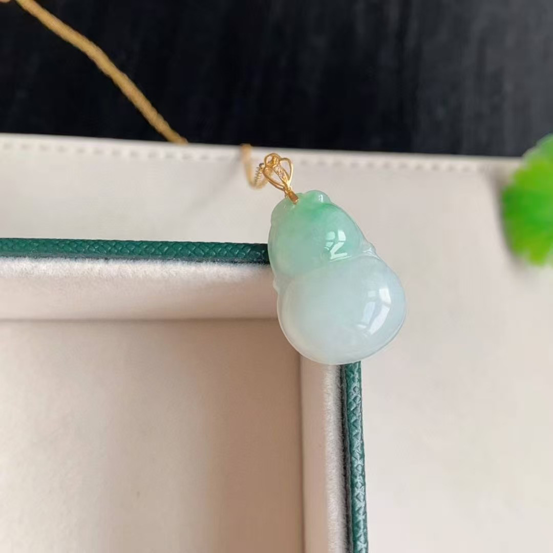 A貨　天然　翡翠 ヒスイ   本ヒスイ  葫蘆　ペンダント　k18