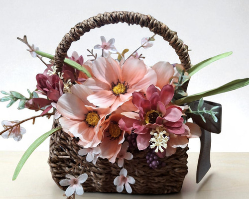 フレンチシックシリーズ❣️新作。野の花アレンジチョコレートコスモスを添えて フレンチシックシリーズ❣️秋の野の花アレンジ