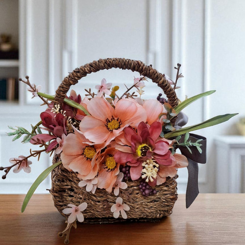 チョコレートコスモスと秋色コスモスのバスケットアレンジメント