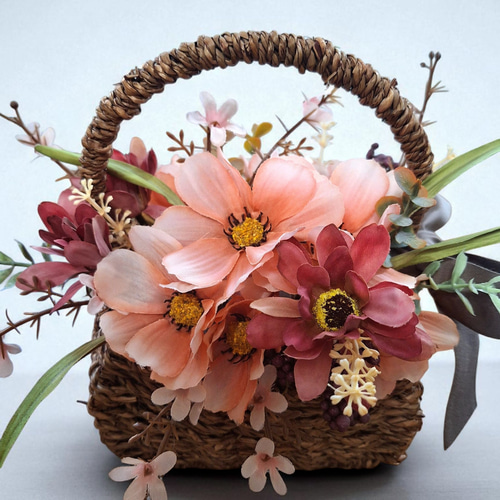 フレンチシックシリーズ❣️新作。野の花アレンジチョコレートコスモスを添えて フレンチシックシリーズ❣️新作。野の花アレンジチョコレート