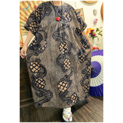 古布リメイク着物リメイク柿渋染め幟旗と書生絣刺し子ワンピース のぼり旗(金太郎柄)の柿渋染めワンピース 古布リメイク