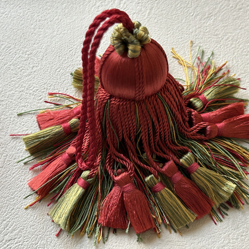 HOULES社ウレス社　タッセル、キータッセル HOULES ウレス社 キータッセル 廃盤品 9.5cm レッド×カーキ