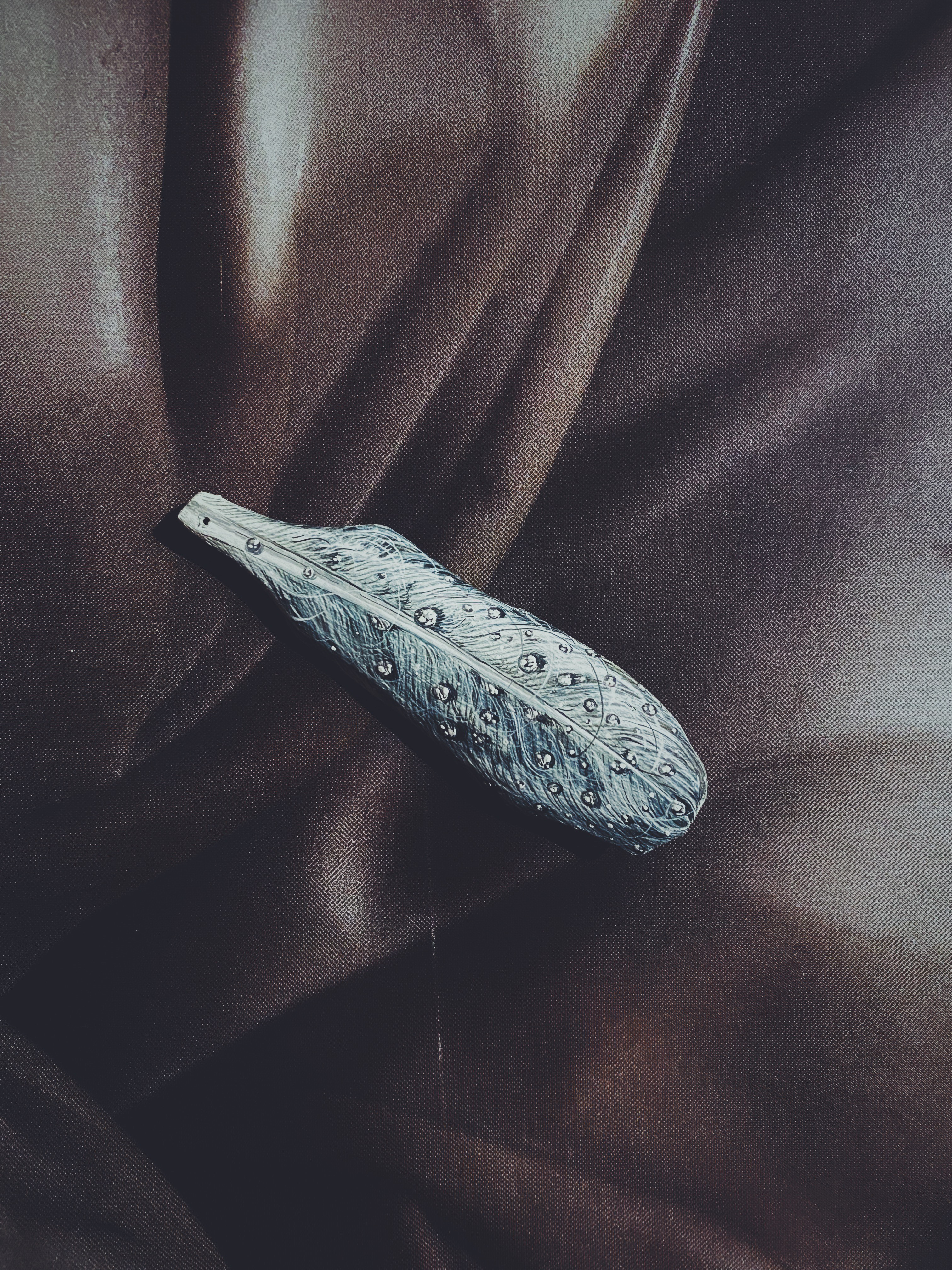 手描き木彫りペンダント - 羽根