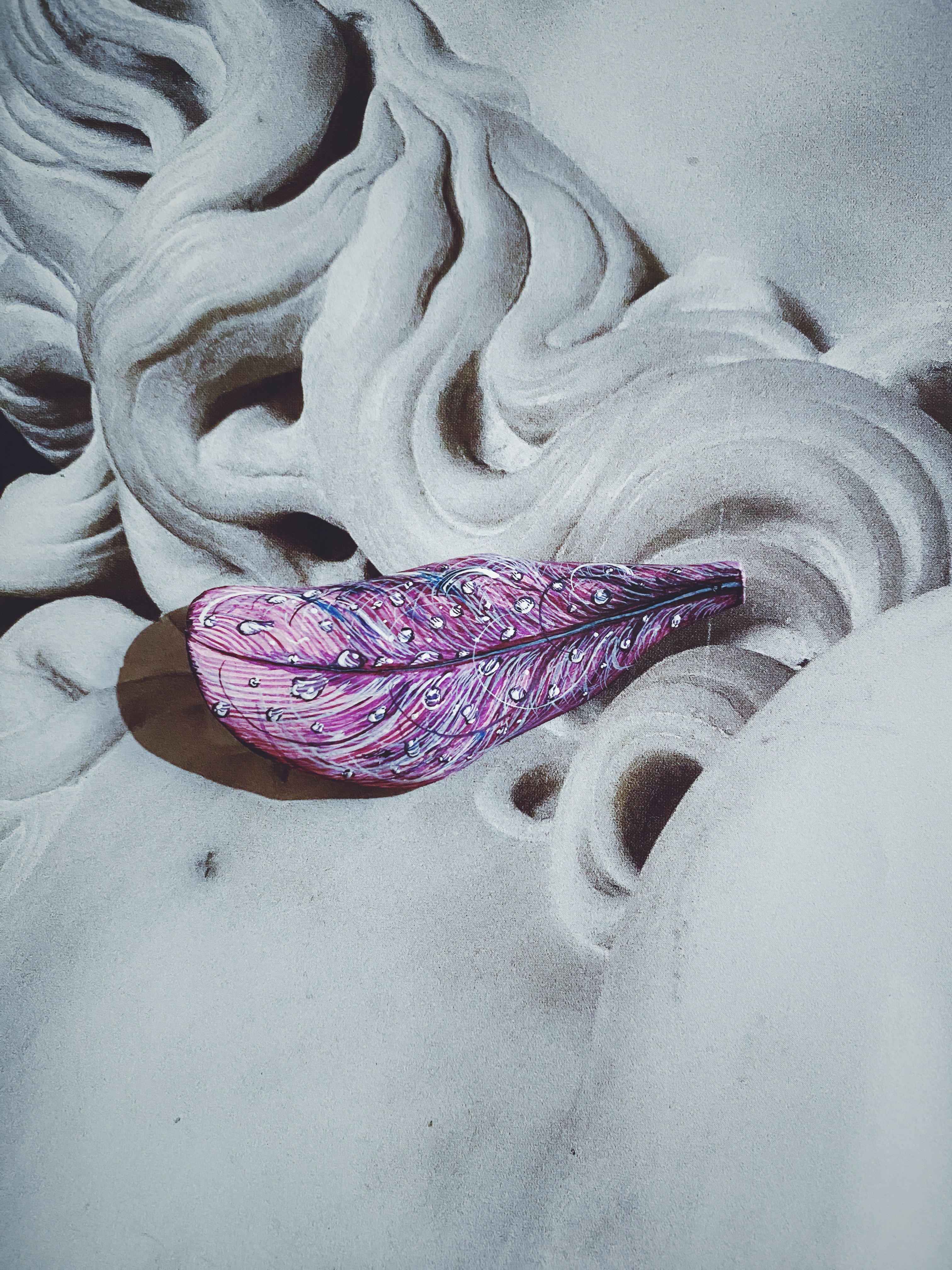 手描き木彫りペンダント - 羽根