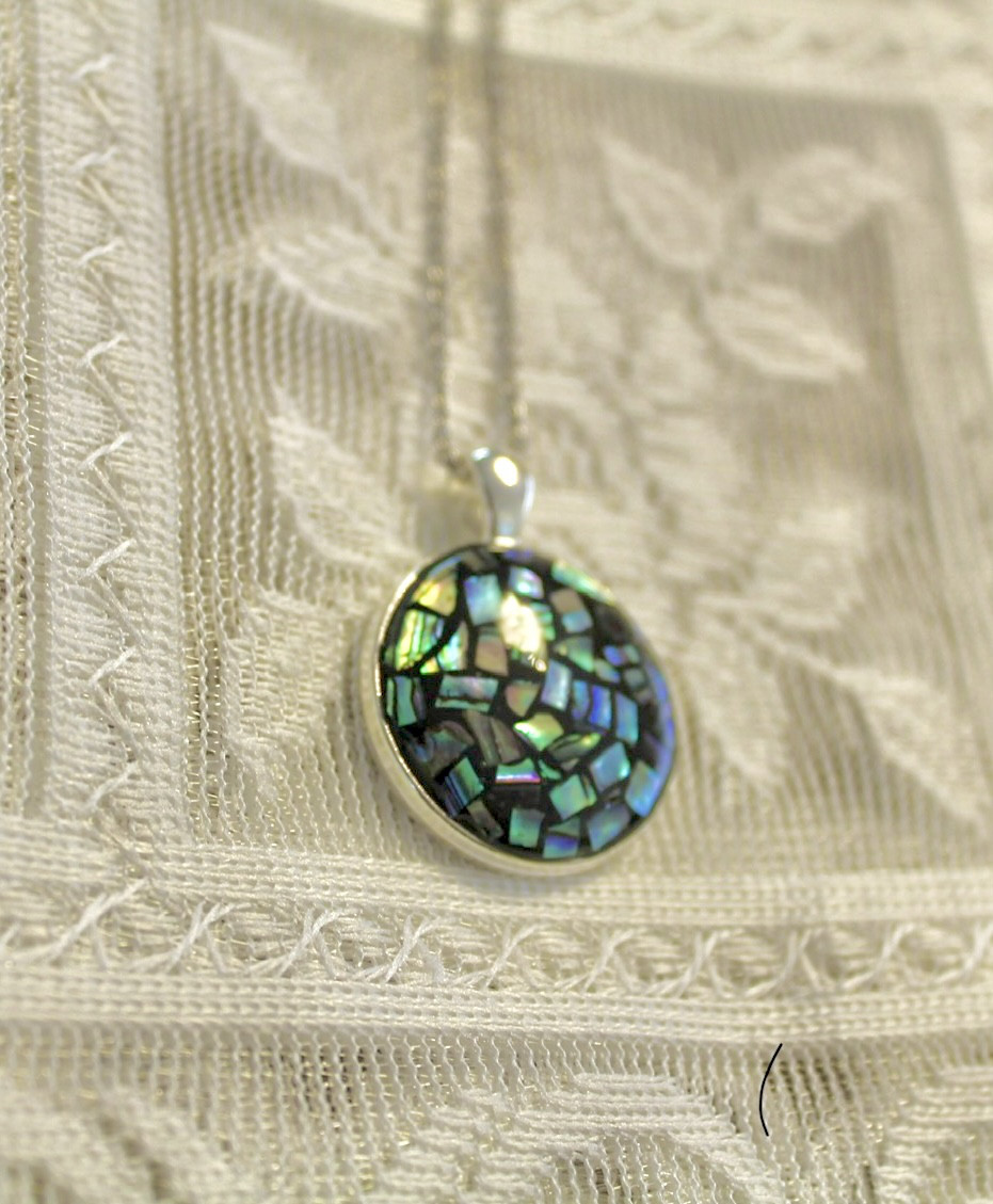 螺鈿ネックレス